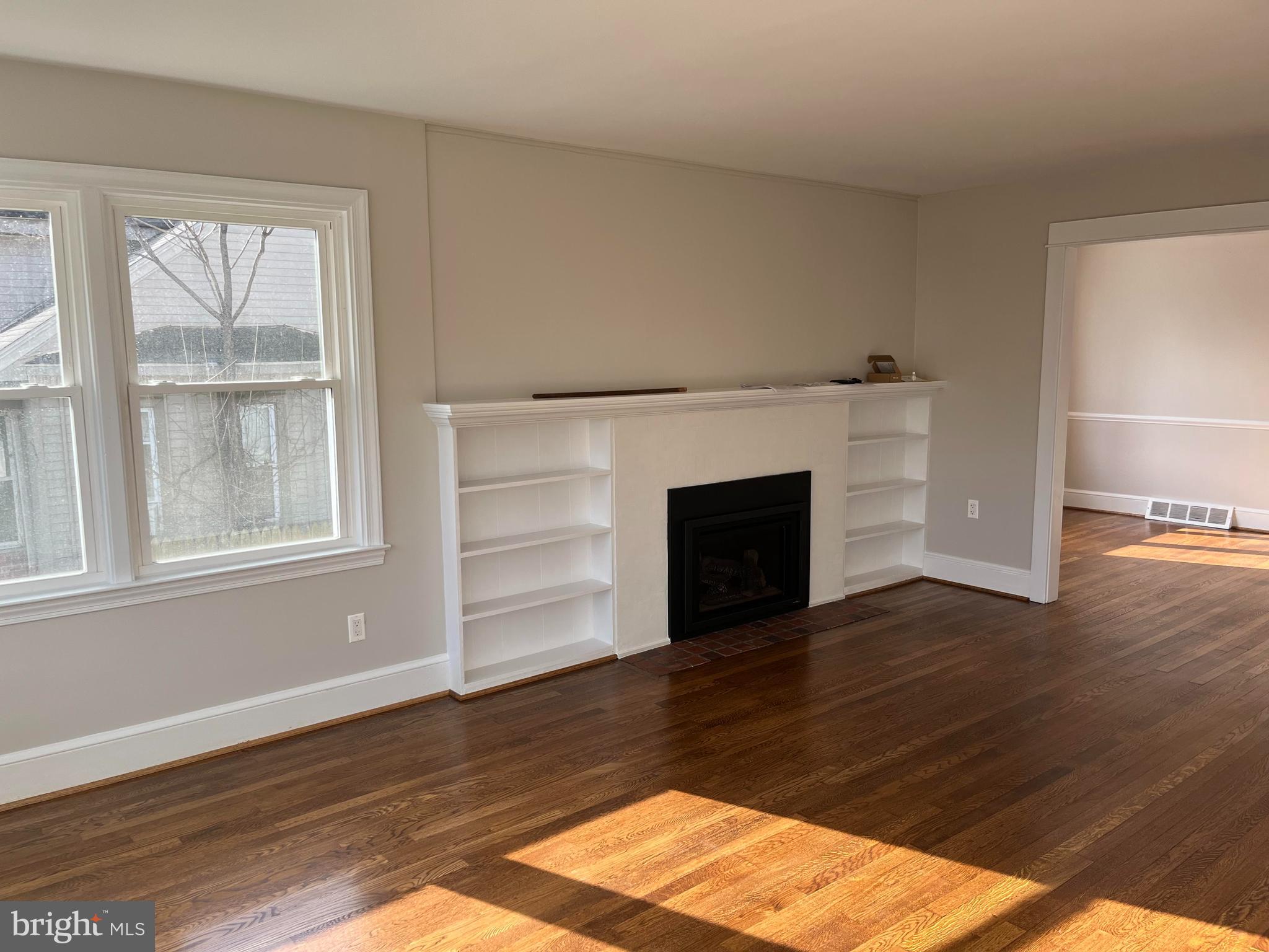 35 South Dupont Road Wilmington, DE 19804 - Photo 5 of 24 Living Room