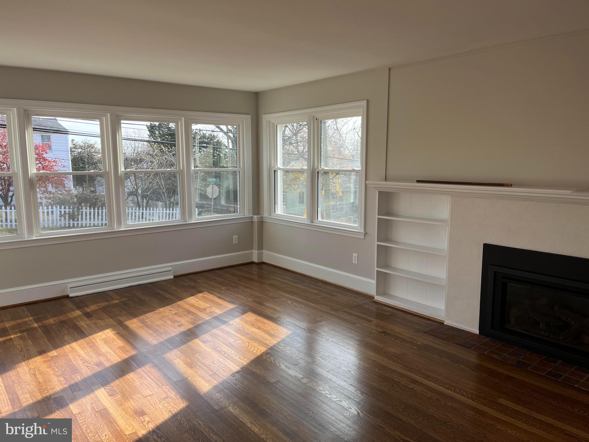 35 South Dupont Road Wilmington, DE 19804 - Photo 6 of 24 Living
Room