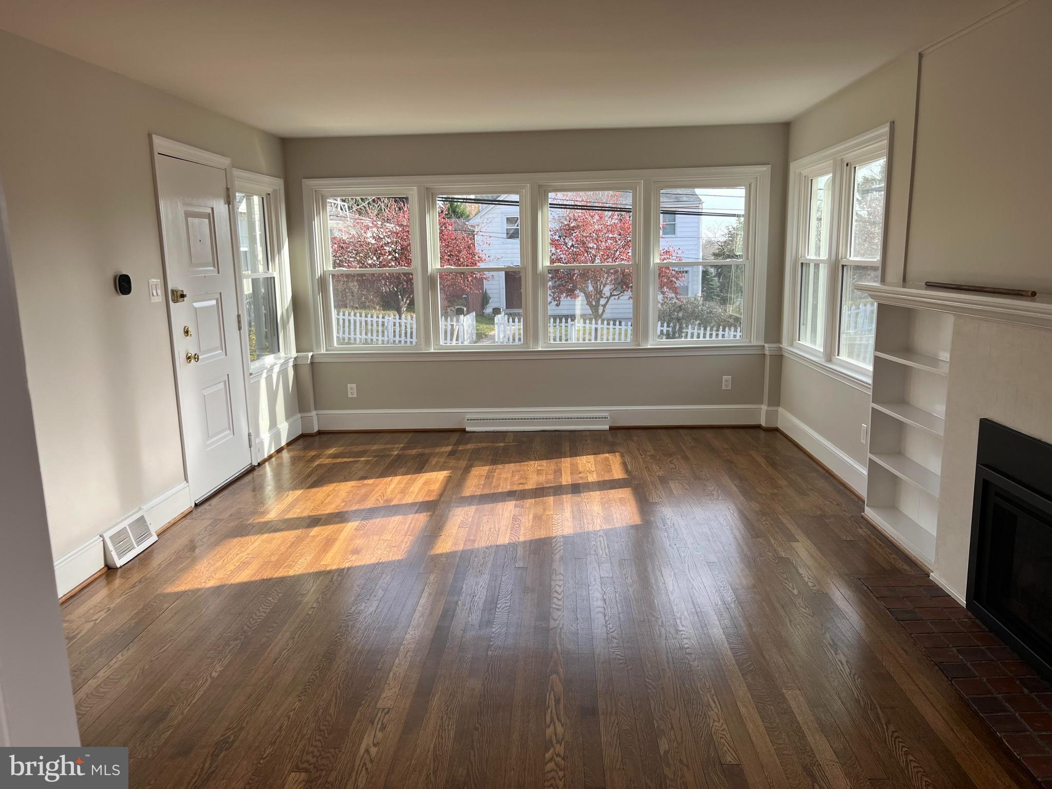 35 South Dupont Road Wilmington, DE 19804 - Photo 7 of 24 Living Room