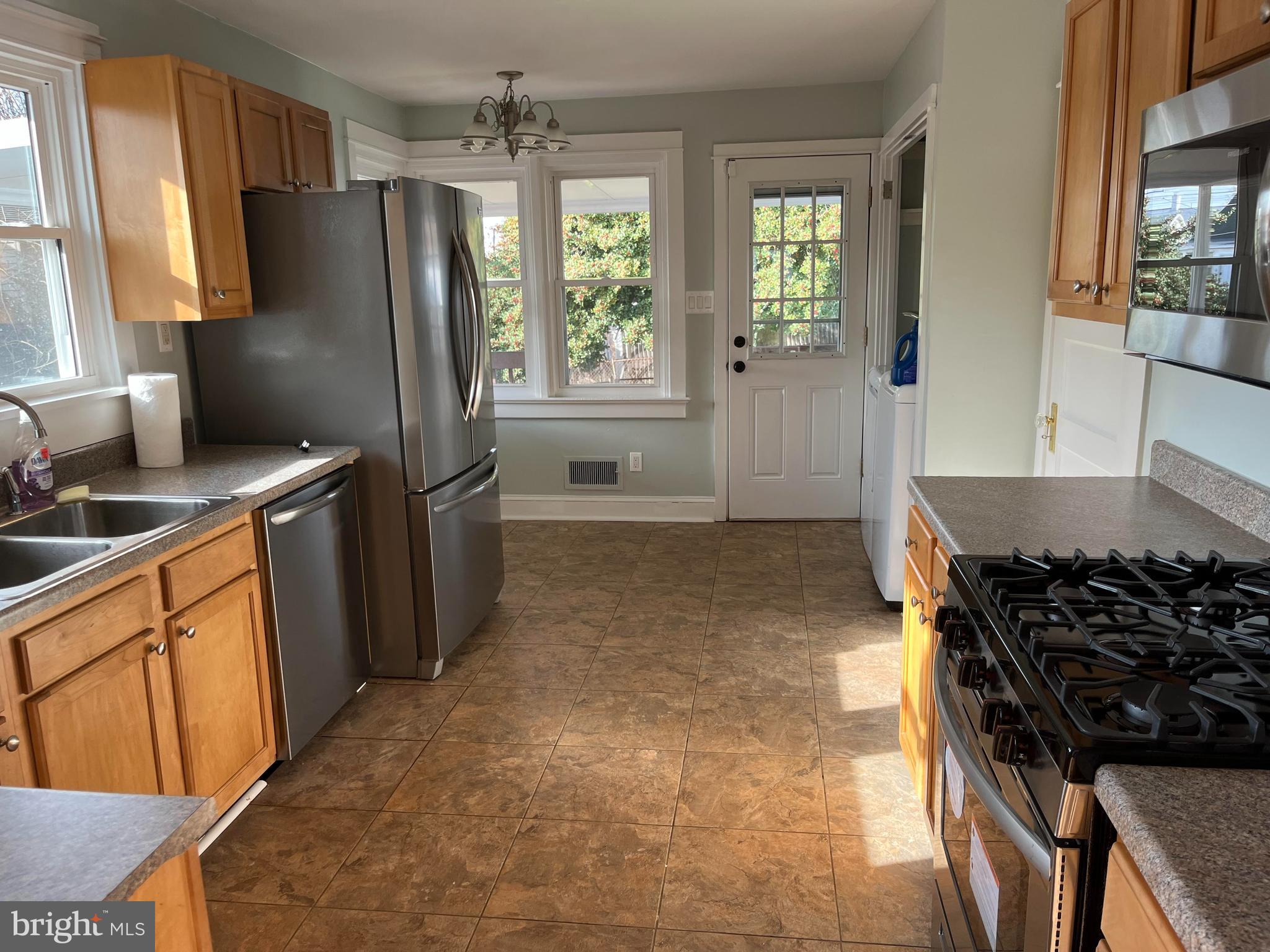 35 South Dupont Road Wilmington, DE 19804 - Photo 10 of 24 Kitchen