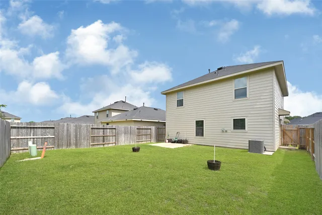 a view of a house with a backyard