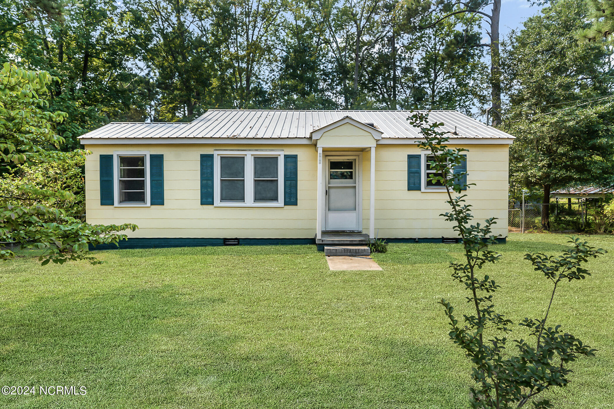 201 Confederate Avenue Rockingham, NC 28379 - Photo 2 of 17 DSC08263