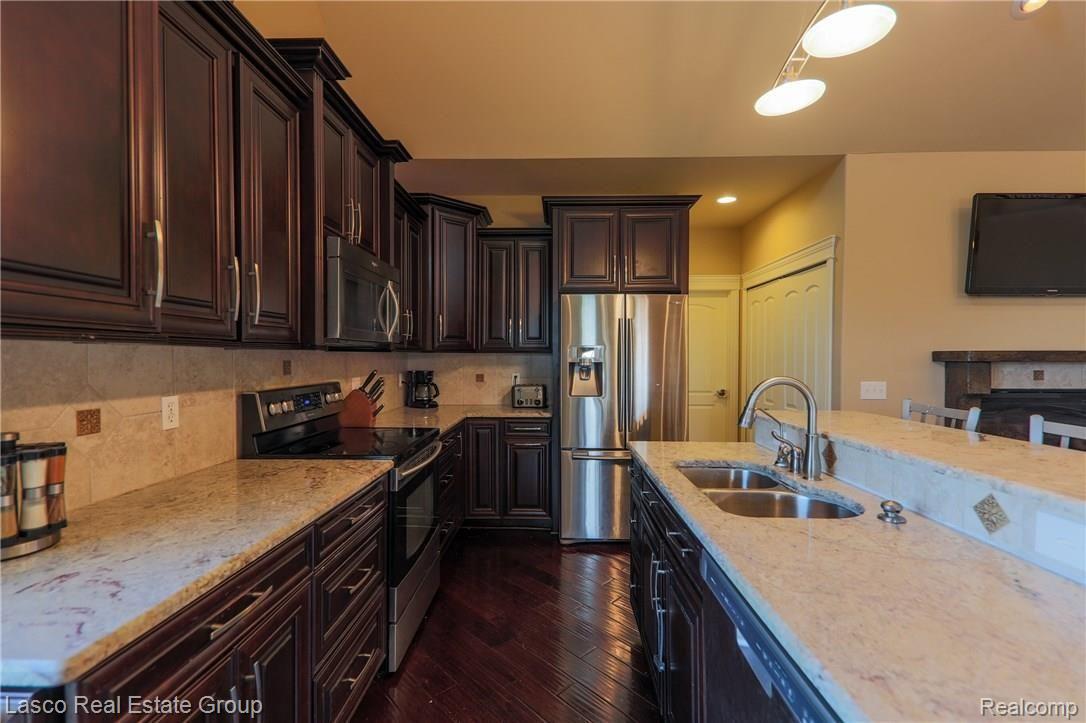 6013 Cook Road Swartz Creek, MI 48473 - Photo 6 of 24 GP8C4940.JPG