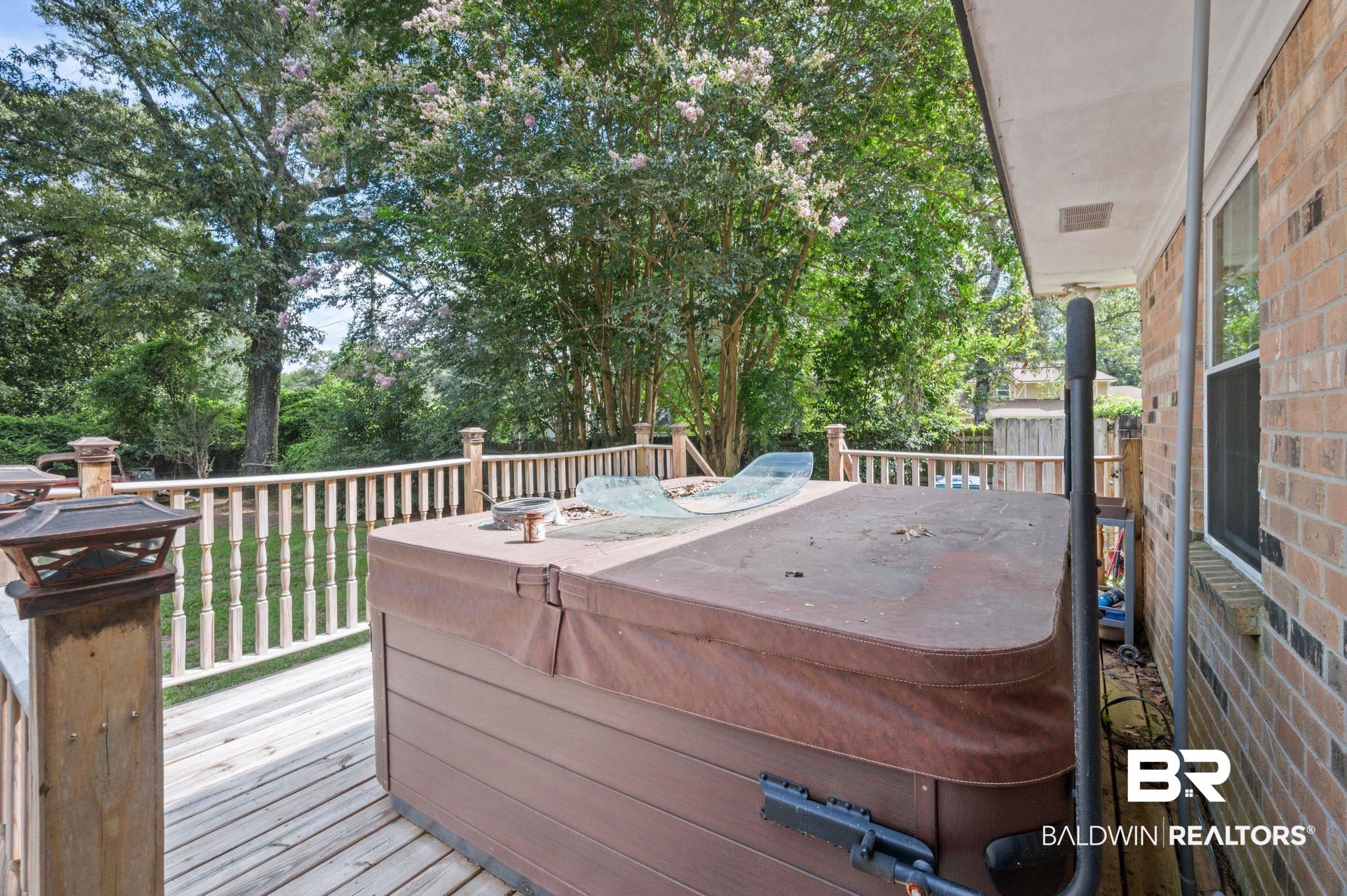 620 Southern Way Spanish Fort, AL 36527 - Photo 14 of 18 Deck with a hot tub