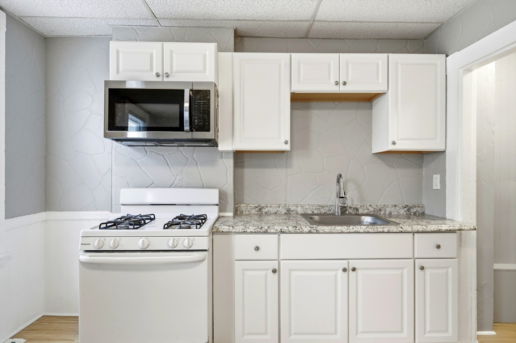 204 Washington Street, Unit 2 Somerville, MA 02143 - Photo 3 of 18