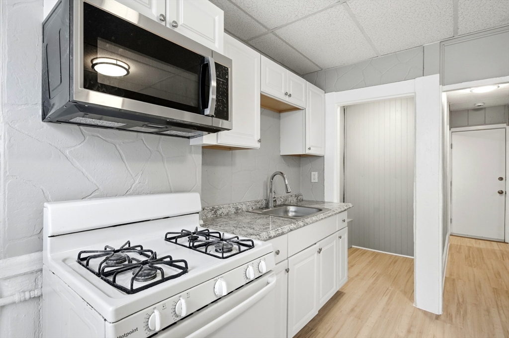 204 Washington Street, Unit 2 Somerville, MA 02143 - Photo 7 of 18