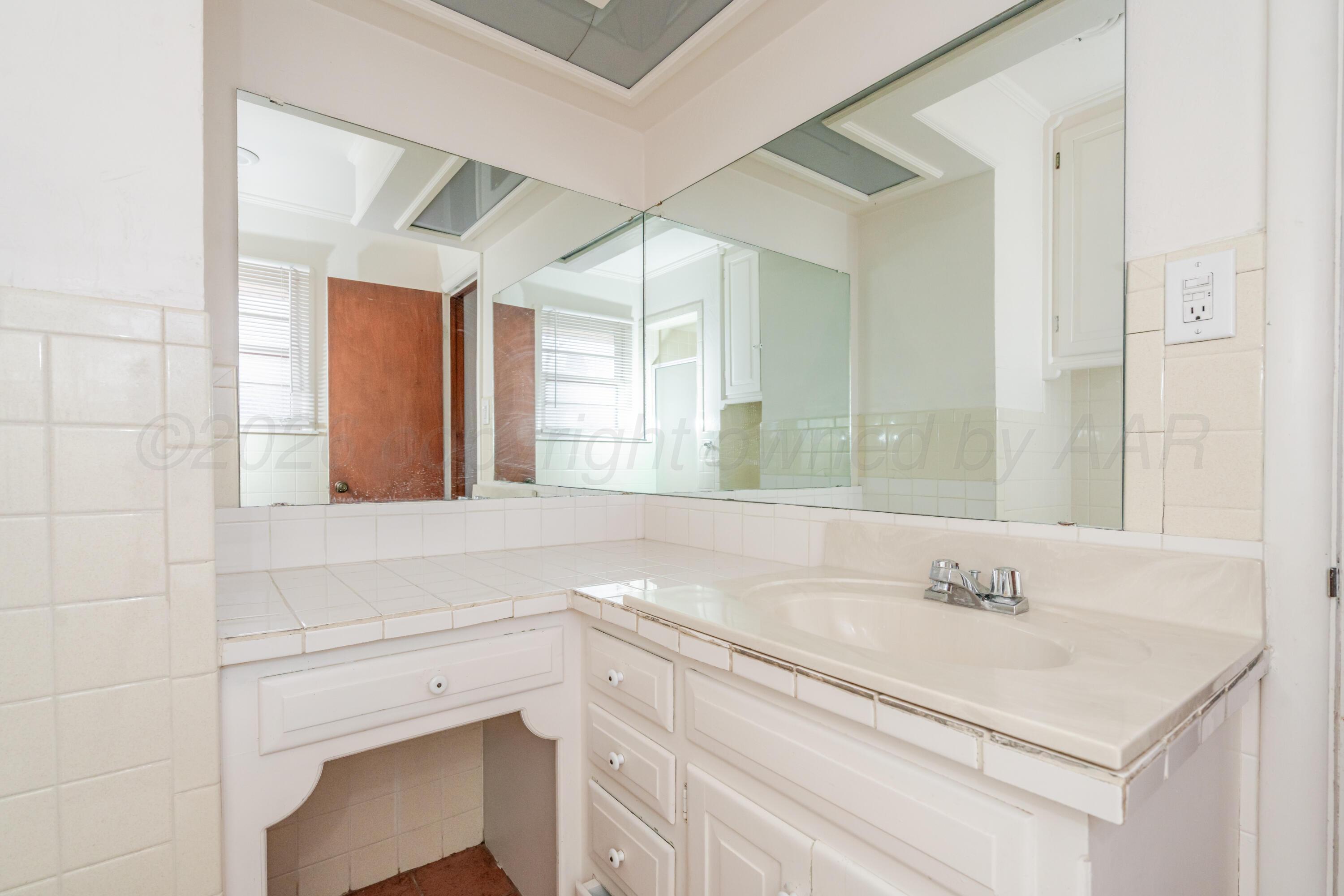 3308 Sunlite Street Amarillo, TX 79106 - Photo 29 of 37 a bathroom with a sink and a bathtub