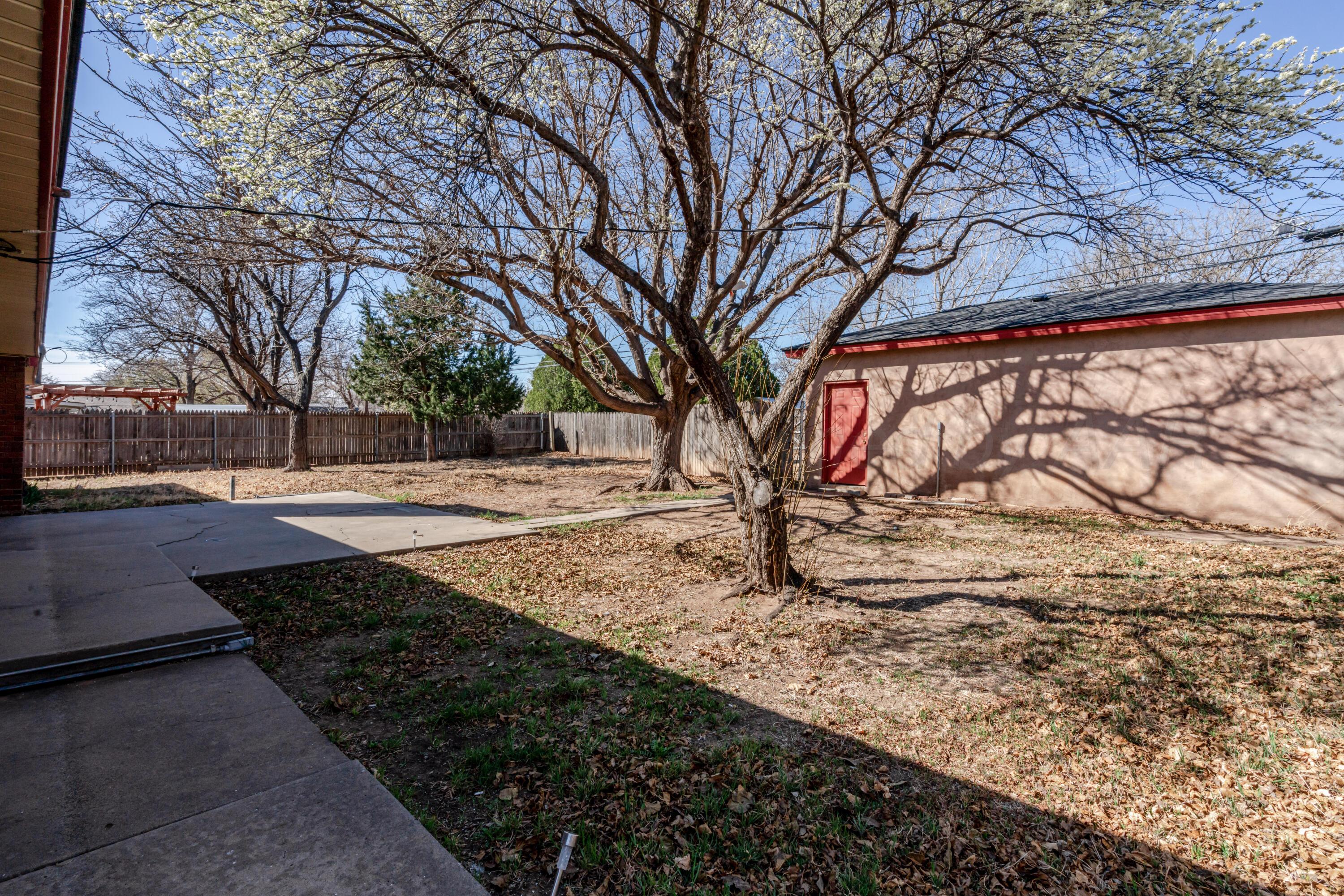 3308 Sunlite Street Amarillo, TX 79106 - Photo 34 of 37 a view of yard with tree