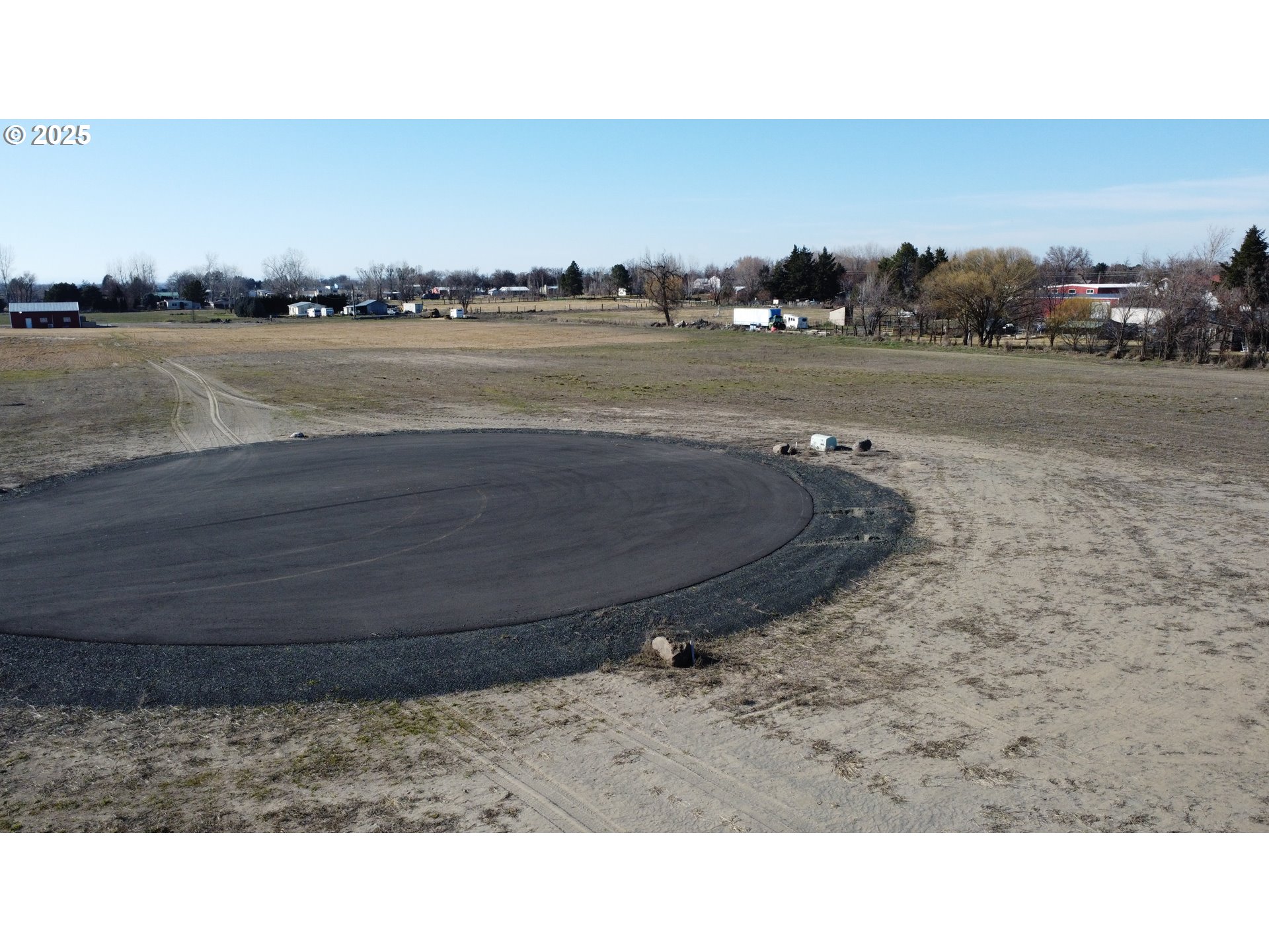 West Nicole Drive Irrigon, OR 97844 - Photo 4 of 4 a black and white photo of a room