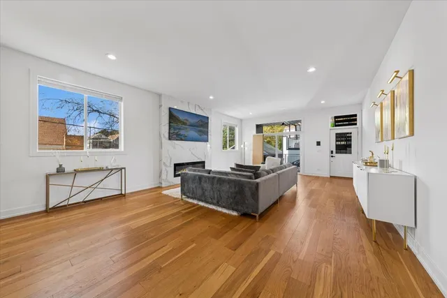 $795,000 | 3576 West Wabansia Avenue, Unit 1, Chicago, IL 60647