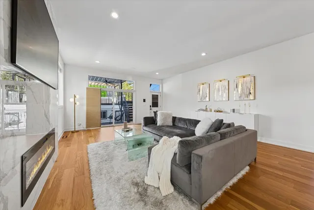 $795,000 | 3576 West Wabansia Avenue, Unit 1, Chicago, IL 60647