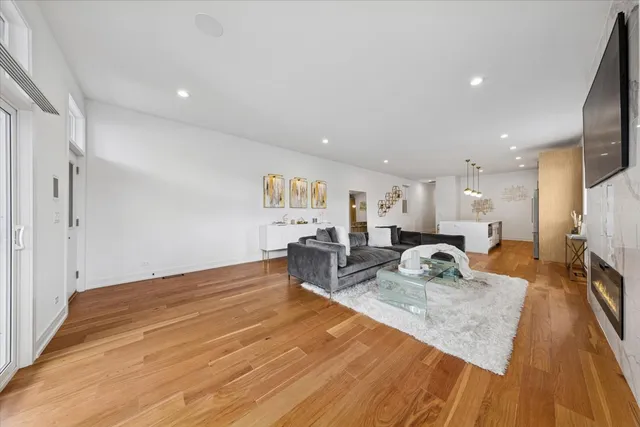 $795,000 | 3576 West Wabansia Avenue, Unit 1, Chicago, IL 60647