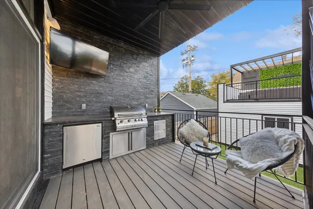 $795,000 | 3576 West Wabansia Avenue, Unit 1, Chicago, IL 60647