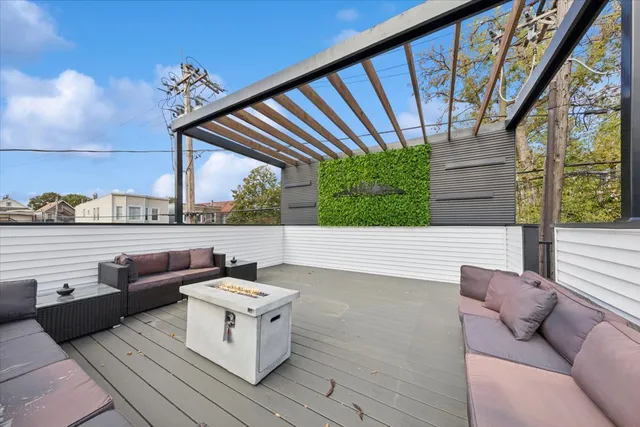 $795,000 | 3576 West Wabansia Avenue, Unit 1, Chicago, IL 60647