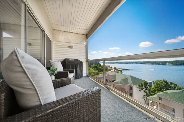 $695,000 | 116 Emerald Bay Drive, Unit 3C, Lake Ozark, MO 65049