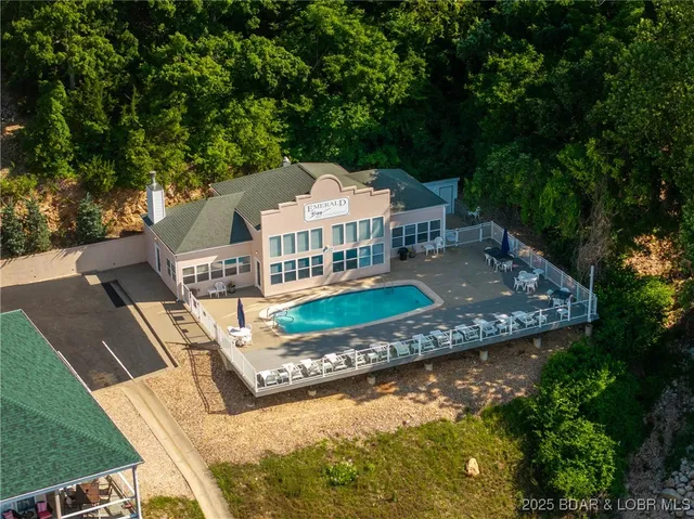 $695,000 | 116 Emerald Bay Drive, Unit 3C, Lake Ozark, MO 65049