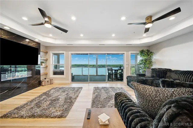 $695,000 | 116 Emerald Bay Drive, Unit 3C, Lake Ozark, MO 65049
