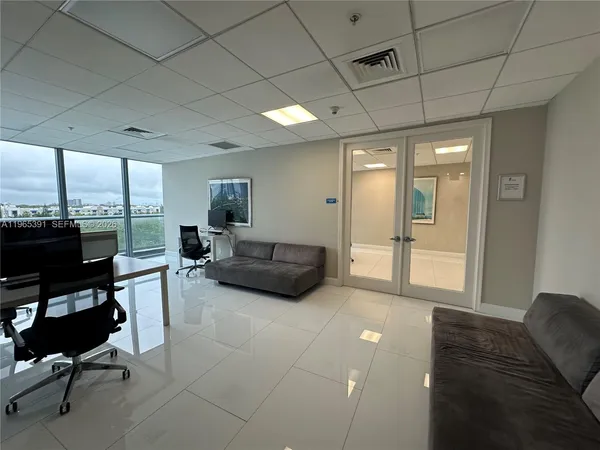 $3,650 | 601 Northeast 36th Street, Unit 3111, Miami, FL 33137