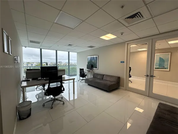 $3,650 | 601 Northeast 36th Street, Unit 3111, Miami, FL 33137