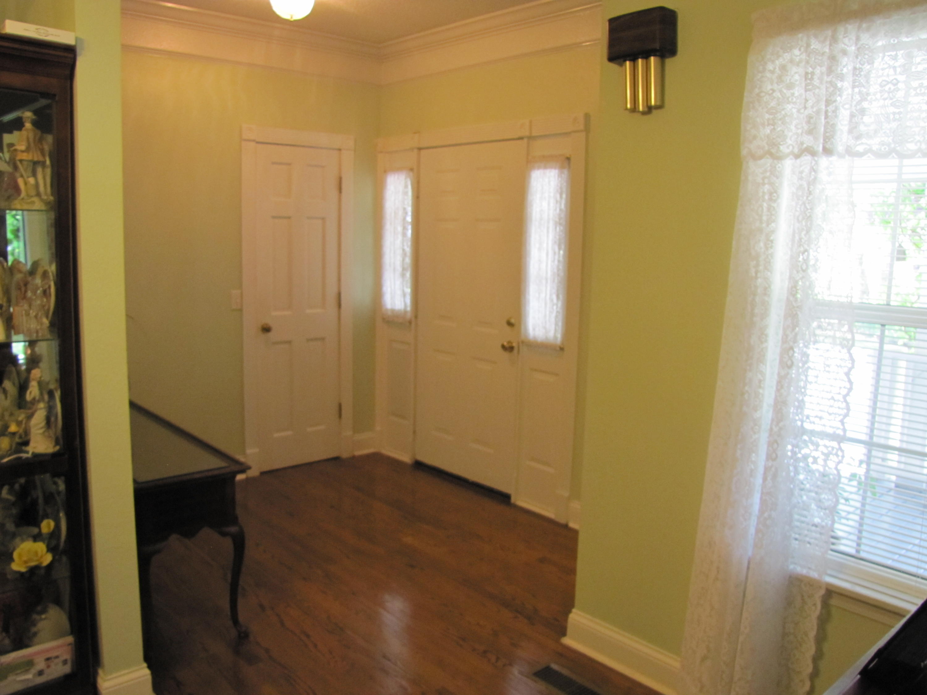 1038 Graysville Road Ringgold, GA 30736 - Photo 17 of 27 Donnahoo_Foyer