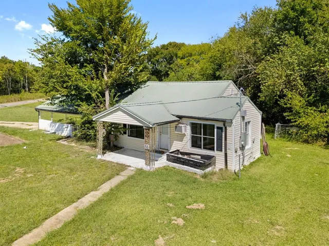 $150,000 | 50 County Road 2123, Clarksville, TX 75426