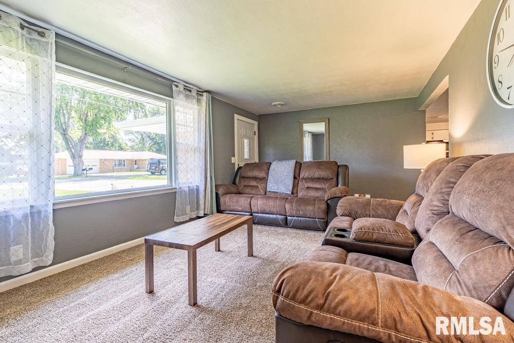 13233 Cedar Street Manito, IL 61546 - Photo 5 of 30 Gallery Image 5