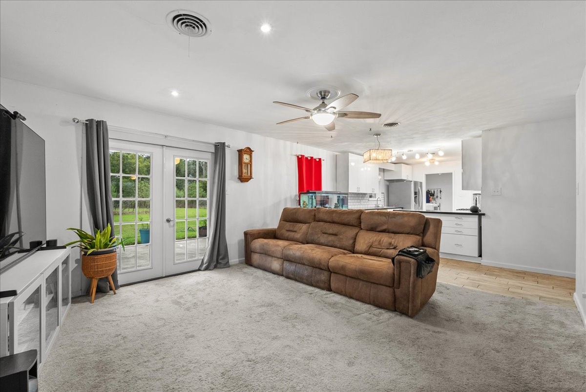 15918 Spinks Road Alvin, TX 77511 - Photo 4 of 25 Gallery Image 4