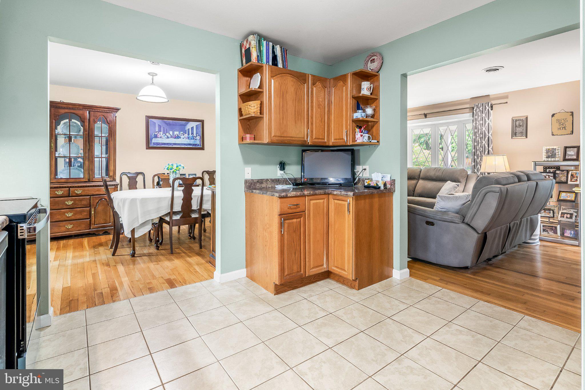 5412 Ridge Road Mount Airy, MD 21771 - Photo 13 of 38 Inviting open layout with warm tones.