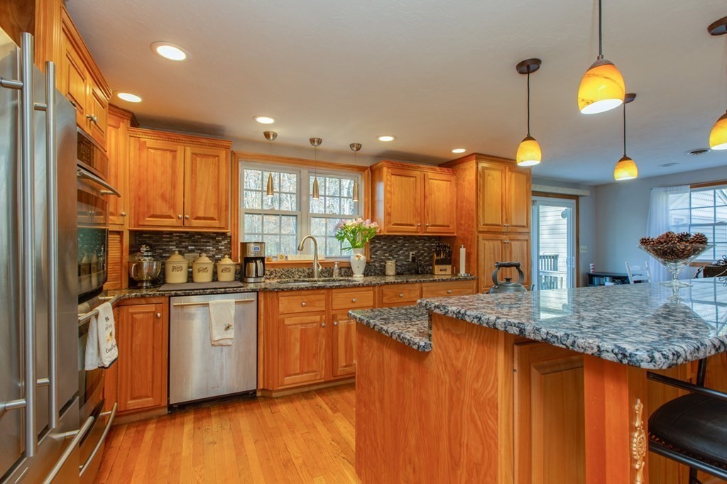 18 Michael Road Billerica, MA 01862 - Photo 3 of 42 Gallery Image 3