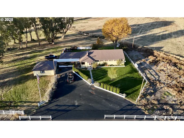 a picture of city view