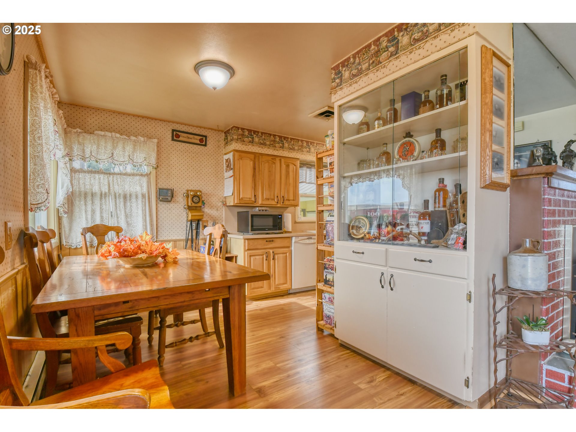 70930 Highway 207 Echo, OR 97826 - Photo 14 of 48 a dining room with furniture and window