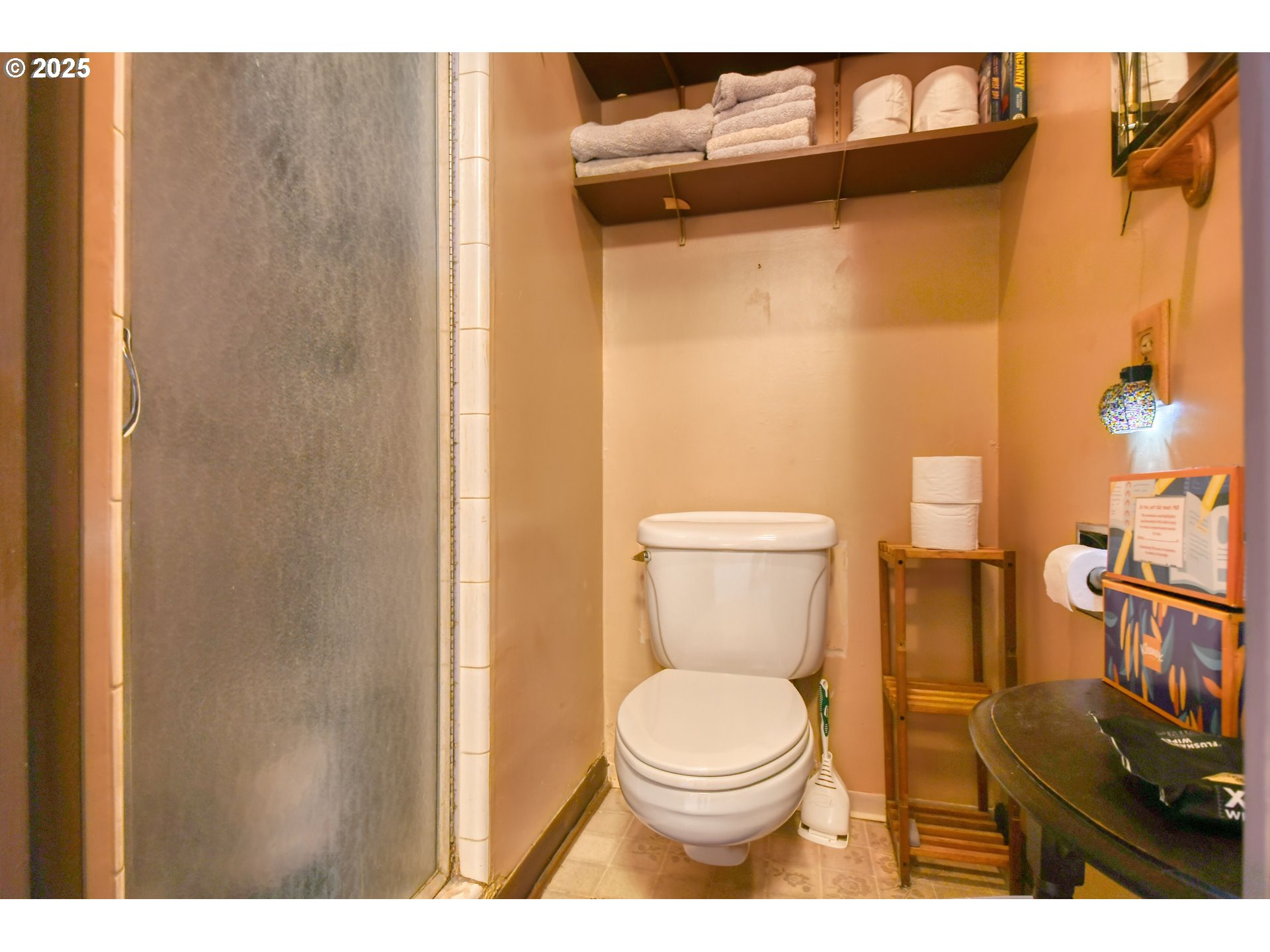 70930 Highway 207 Echo, OR 97826 - Photo 21 of 48 a bathroom with a toilet a sink and shower