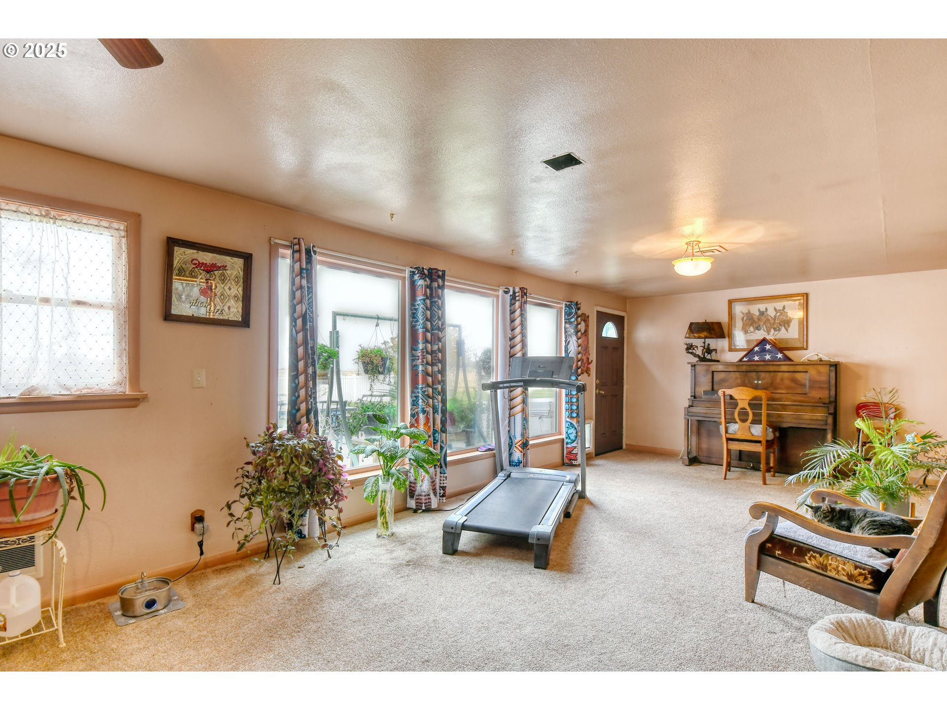 70930 Highway 207 Echo, OR 97826 - Photo 24 of 48 a living room with furniture and large windows