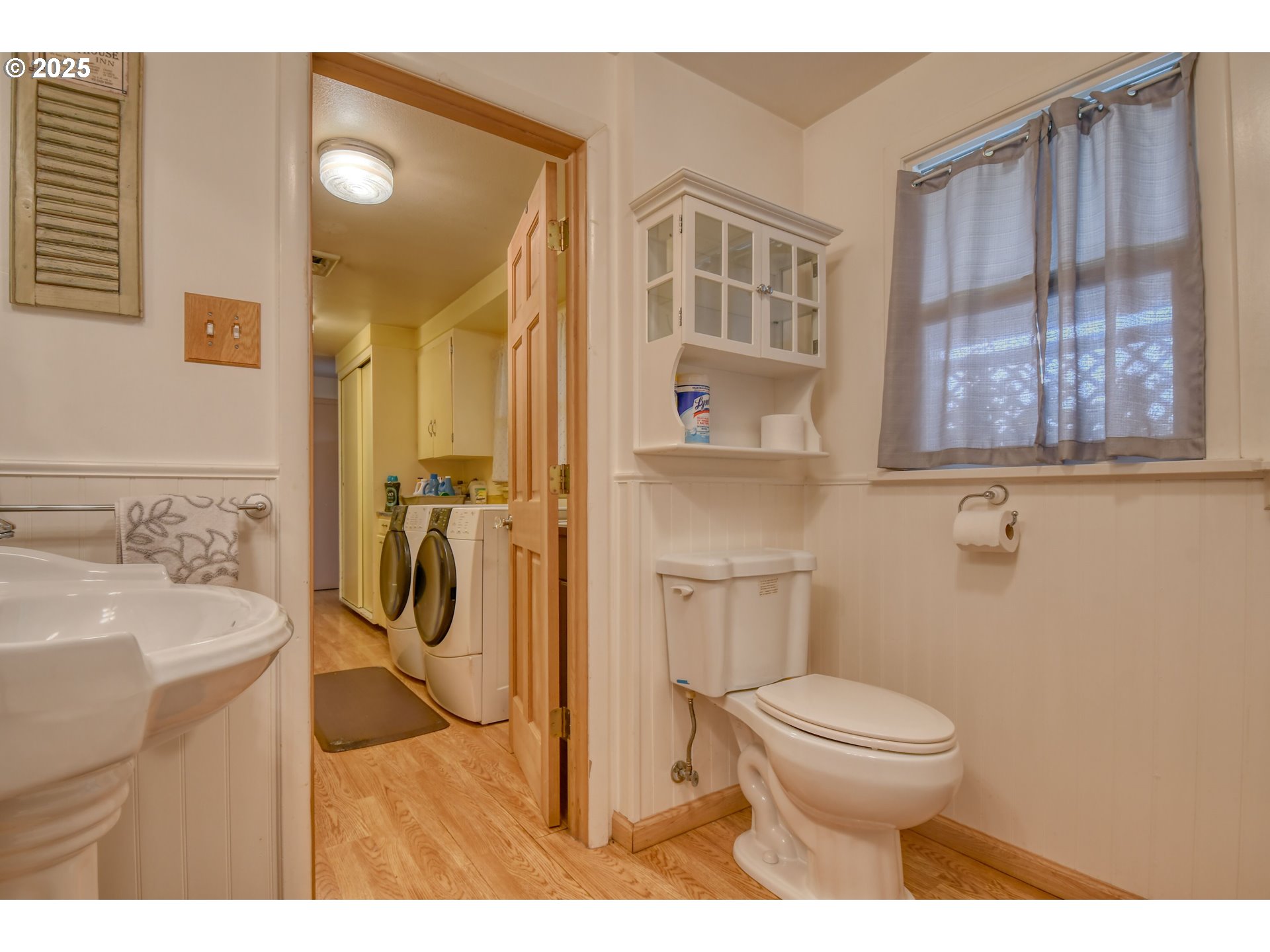 70930 Highway 207 Echo, OR 97826 - Photo 31 of 48 a bathroom with a sink a toilet and shower