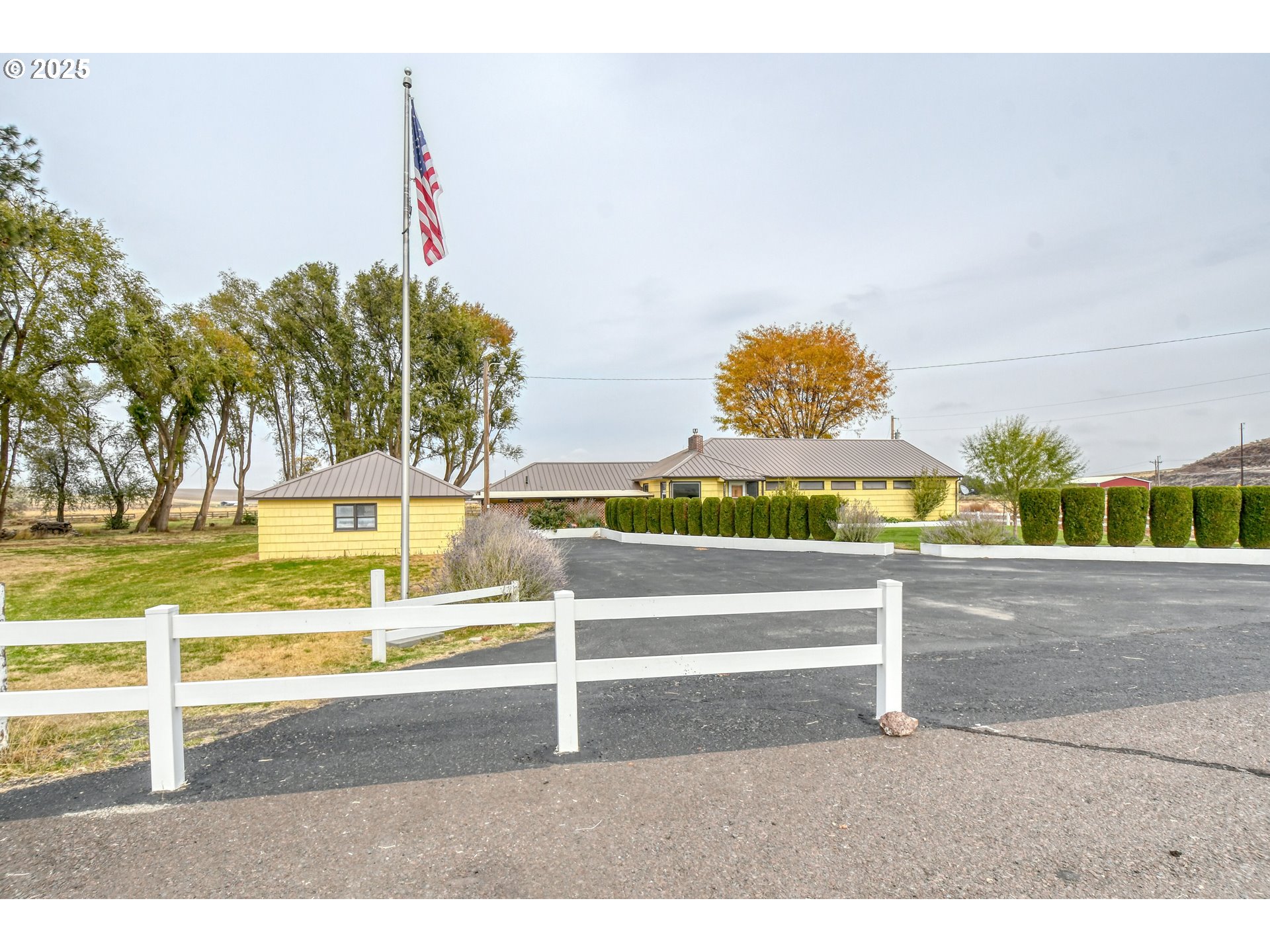 70930 Highway 207 Echo, OR 97826 - Photo 4 of 48 a view of ocean view