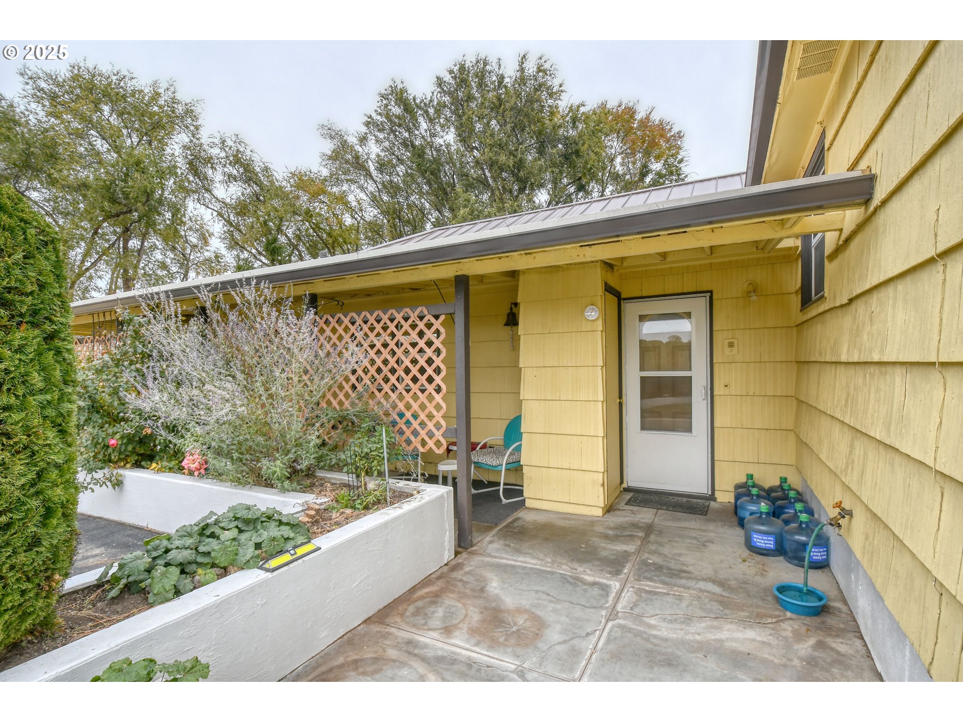 70930 Highway 207 Echo, OR 97826 - Photo 41 of 48 a view of a porch