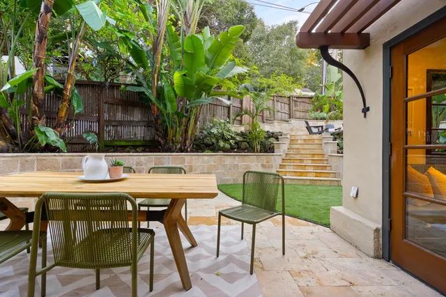 a view of a dinning table and chairs in the back yard