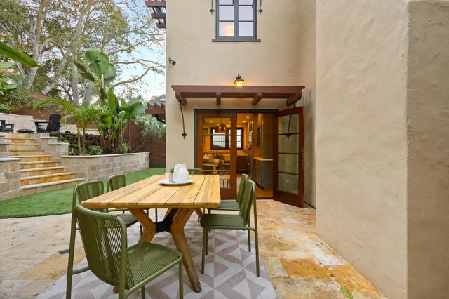 a view of a yard with plants