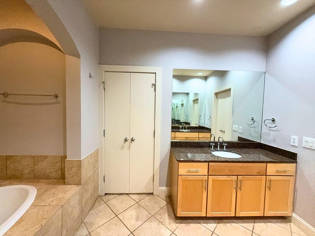 4317 Cedar Springs Road, Unit E Dallas, TX 75219 - Photo 18 of 27