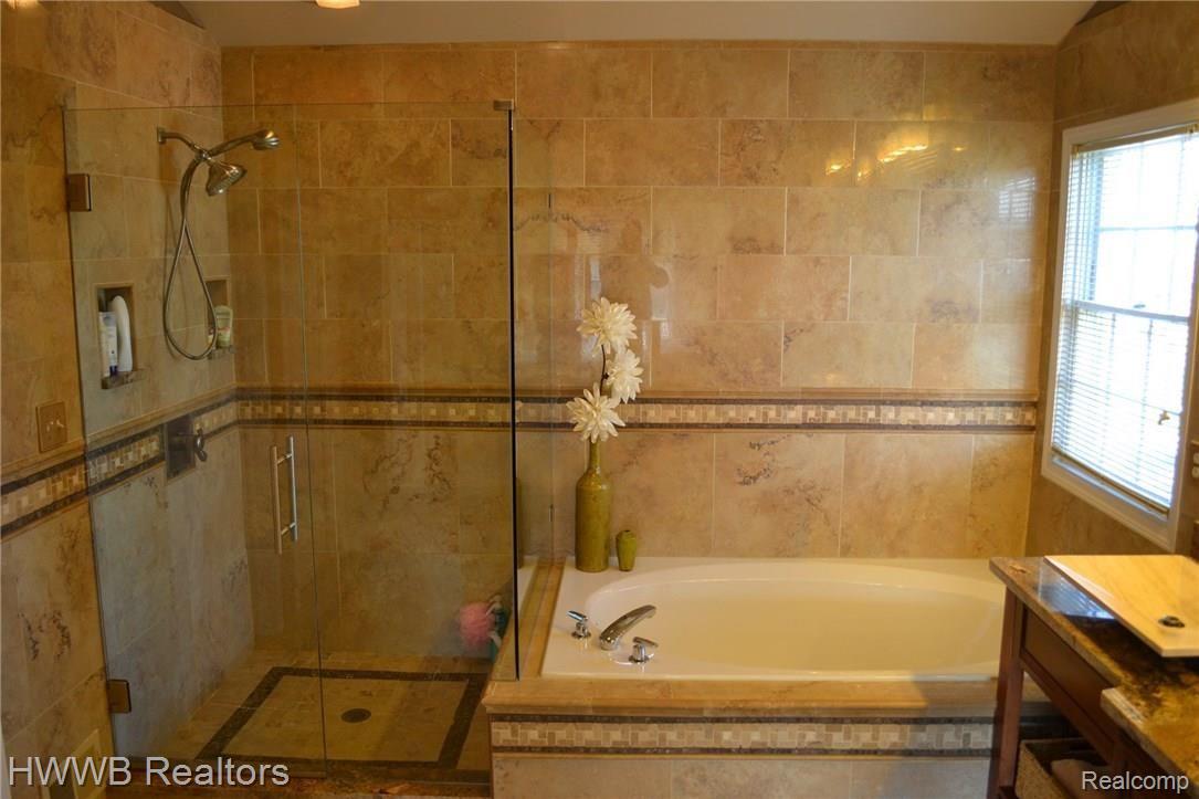 1789 Ring Neck Drive Rochester, MI 48307 - Photo 20 of 36 20-Master Bath.JPG