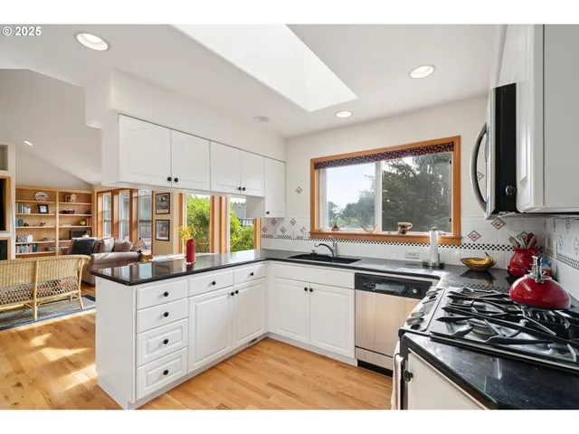 $799,000 | 3732 Coho Place, Cannon Beach, OR 97110