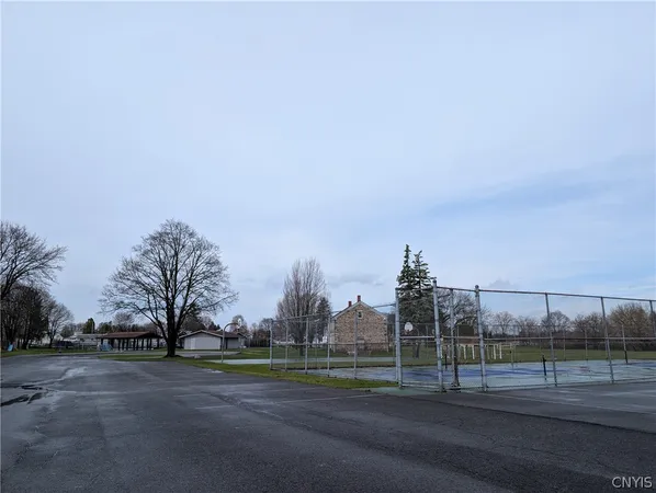 $189,900 | 116 Berwick Road North, Salina, NY 13208