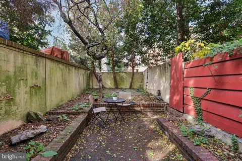 a view of a backyard with sitting area and garden