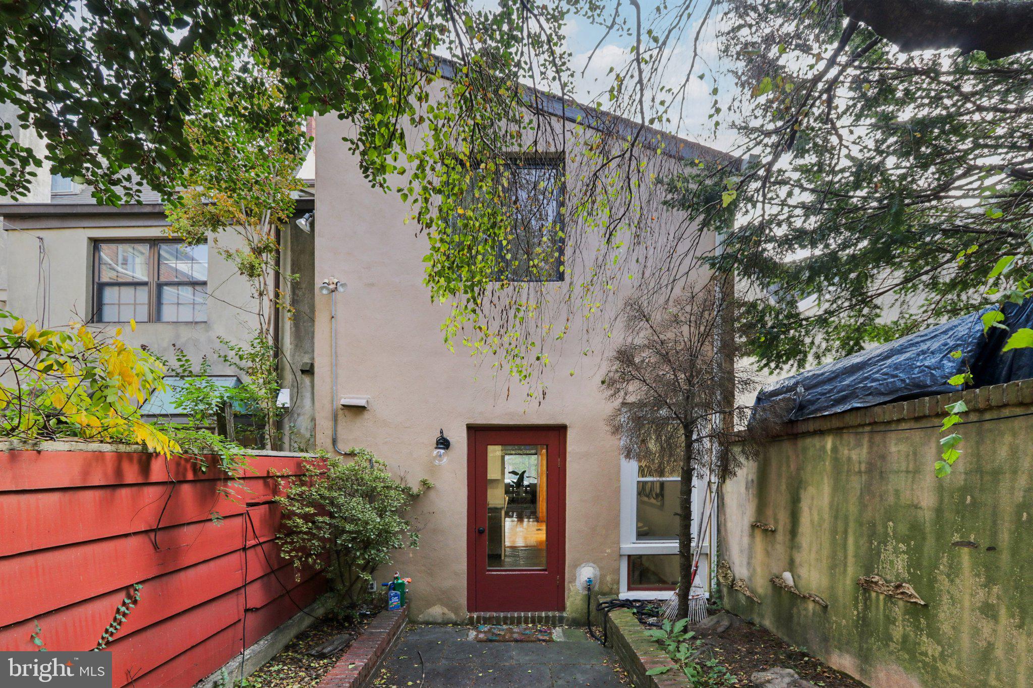 764 South Front Street Philadelphia, PA 19147 - Photo 20 of 46 a backyard of a house with lots of green space