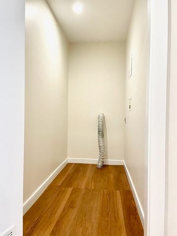 $970,000 | 80 Broad Street, Unit 601, Boston, MA 02110