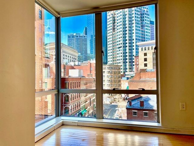 $970,000 | 80 Broad Street, Unit 601, Boston, MA 02110