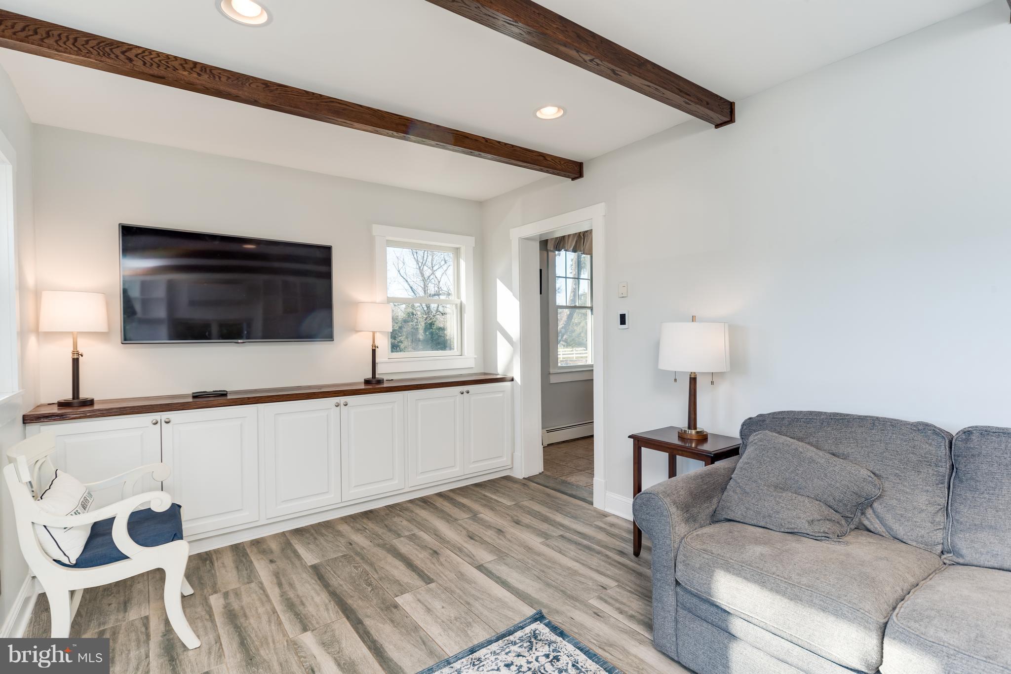 12721 Dulaney Valley Road Phoenix, MD 21131 - Photo 18 of 51 Family room with built-ins