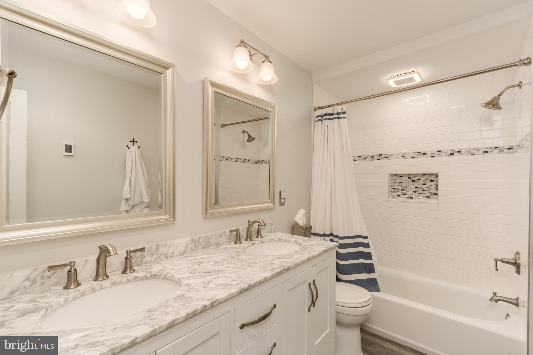 12721 Dulaney Valley Road Phoenix, MD 21131 - Photo 27 of 51 2nd floor hall bathroom with double sinks