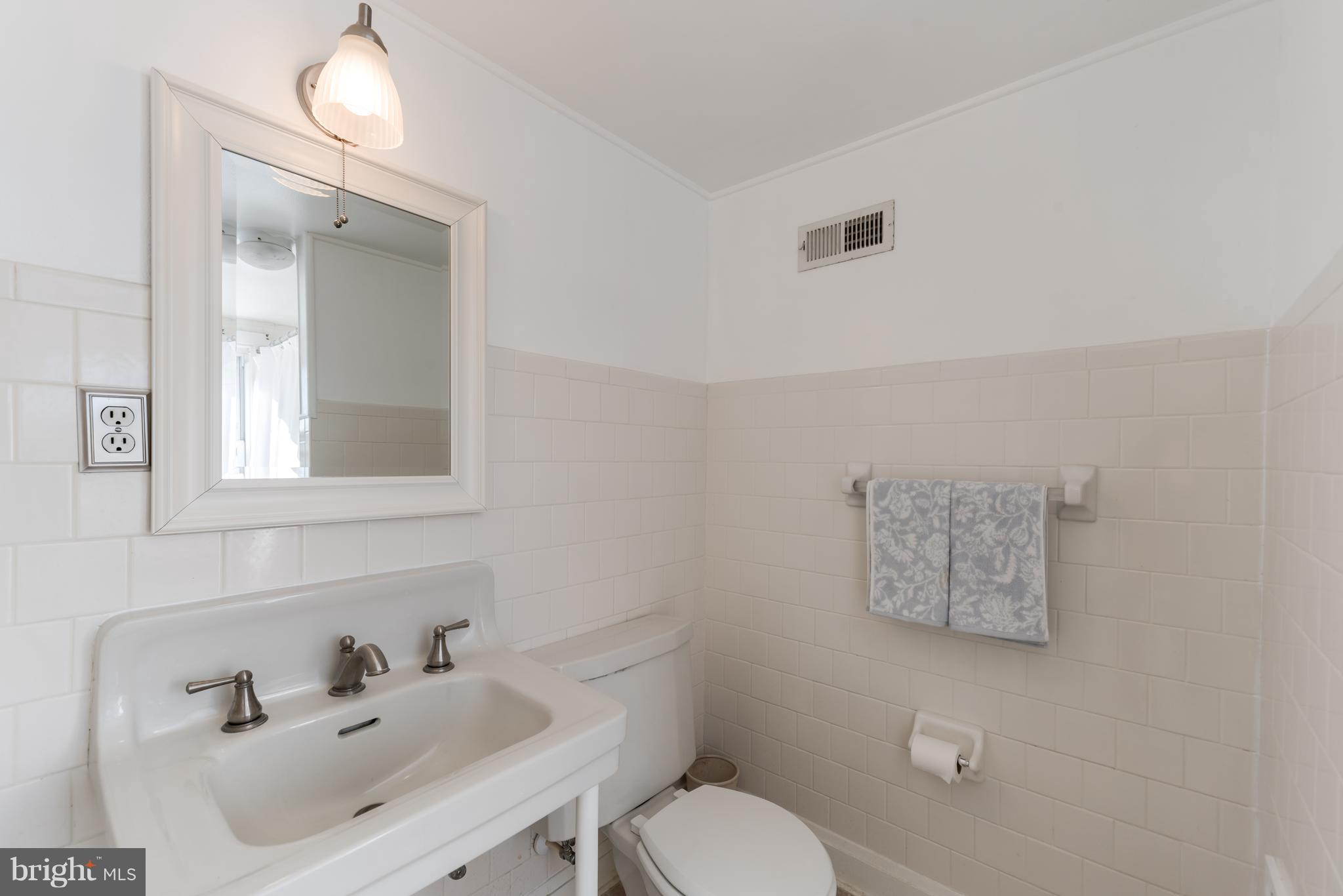 12721 Dulaney Valley Road Phoenix, MD 21131 - Photo 32 of 51 Full bathroom on the third floor