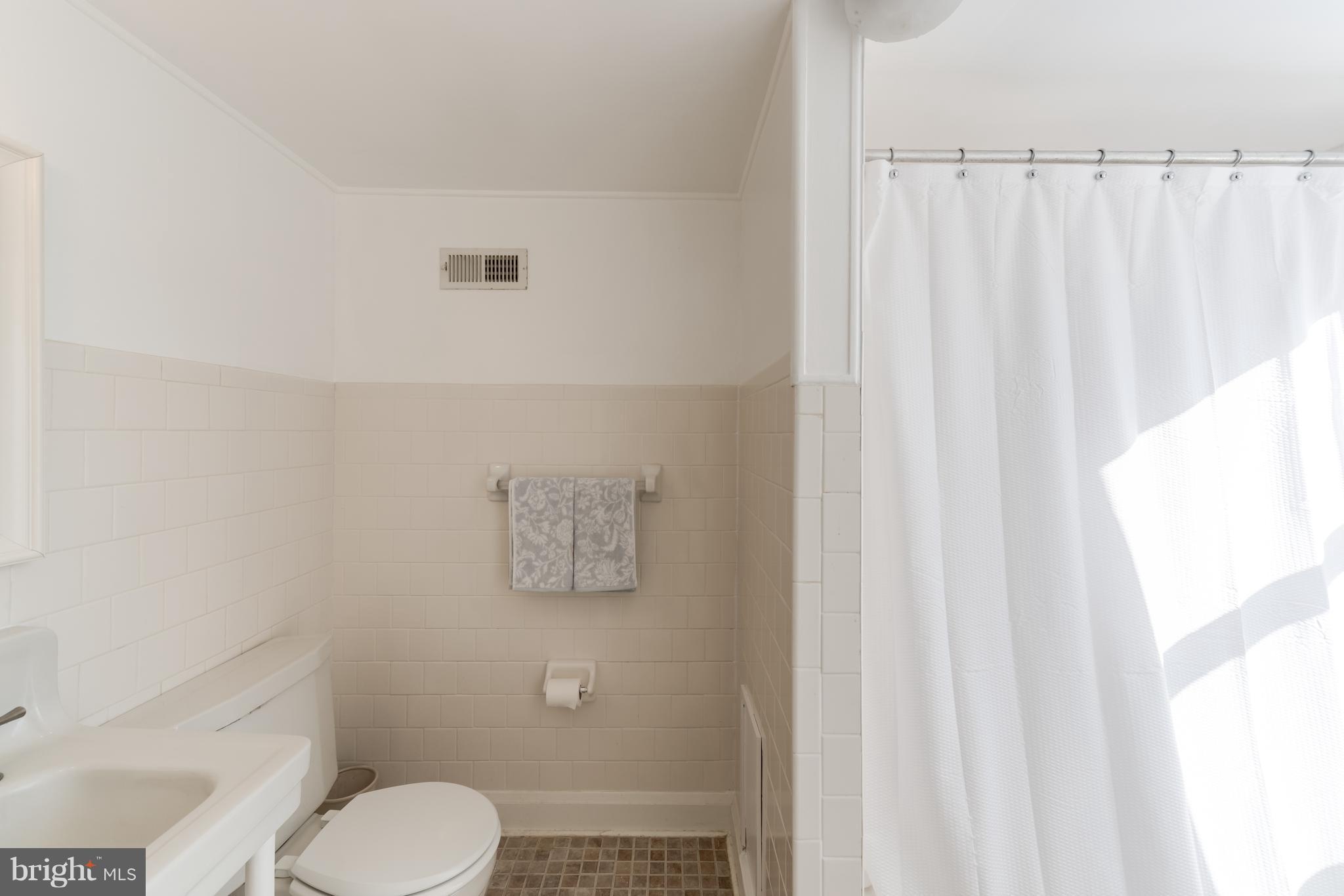 12721 Dulaney Valley Road Phoenix, MD 21131 - Photo 33 of 51 Full bathroom on the third